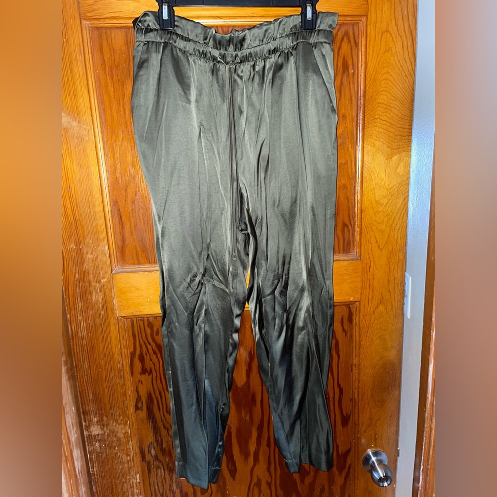 Express ankle high-rise olive green trouser pant. Size Medium.